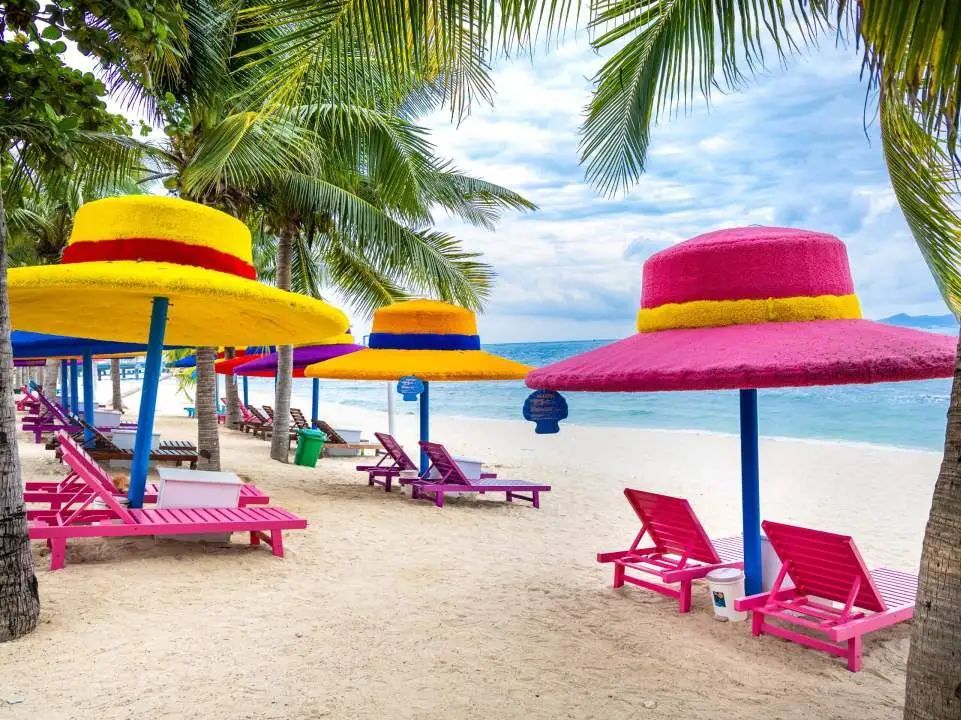 1分钟1块钱？游客身体不适坐海边躺椅被催收费，三亚西岛景区回应