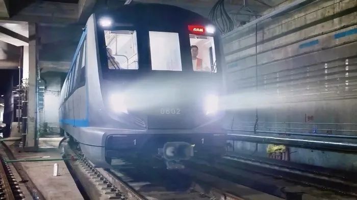 年底前运营!济南地铁6号线东段开启动车调试 年底前运营!济南地铁6号线东段开启动车调试