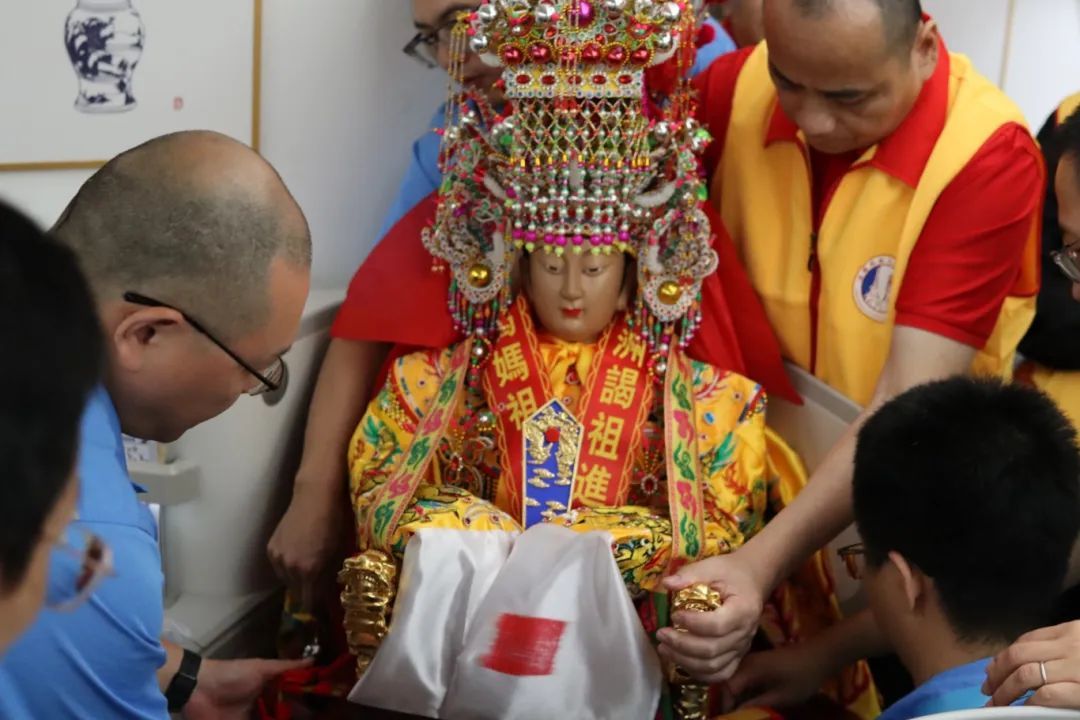 从厦门出发！妈祖乘飞机飞往巴黎