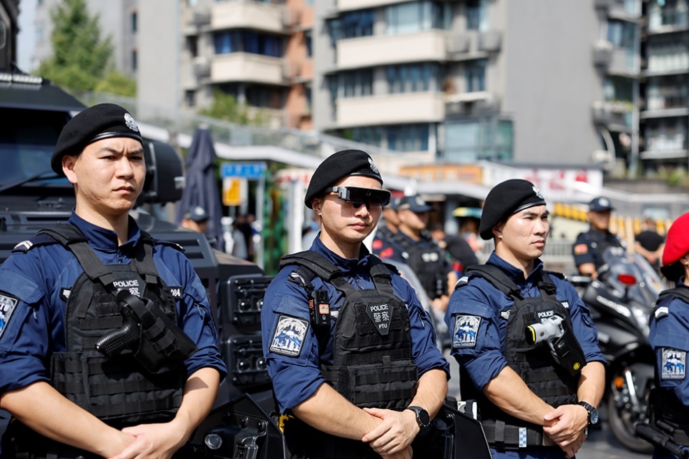 阳光下的守护｜多维度守护平安 在宽窄巷子遇见“藏蓝”力量