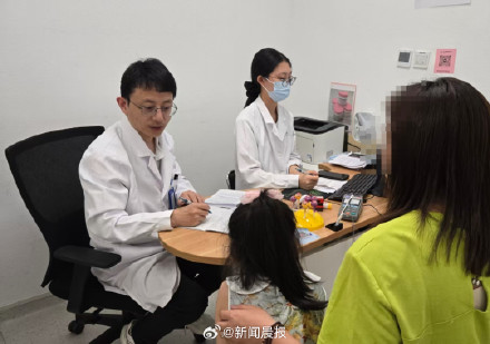 5岁女童背上长出"梅花"！有传染性！起因竟是家中"团宠"...