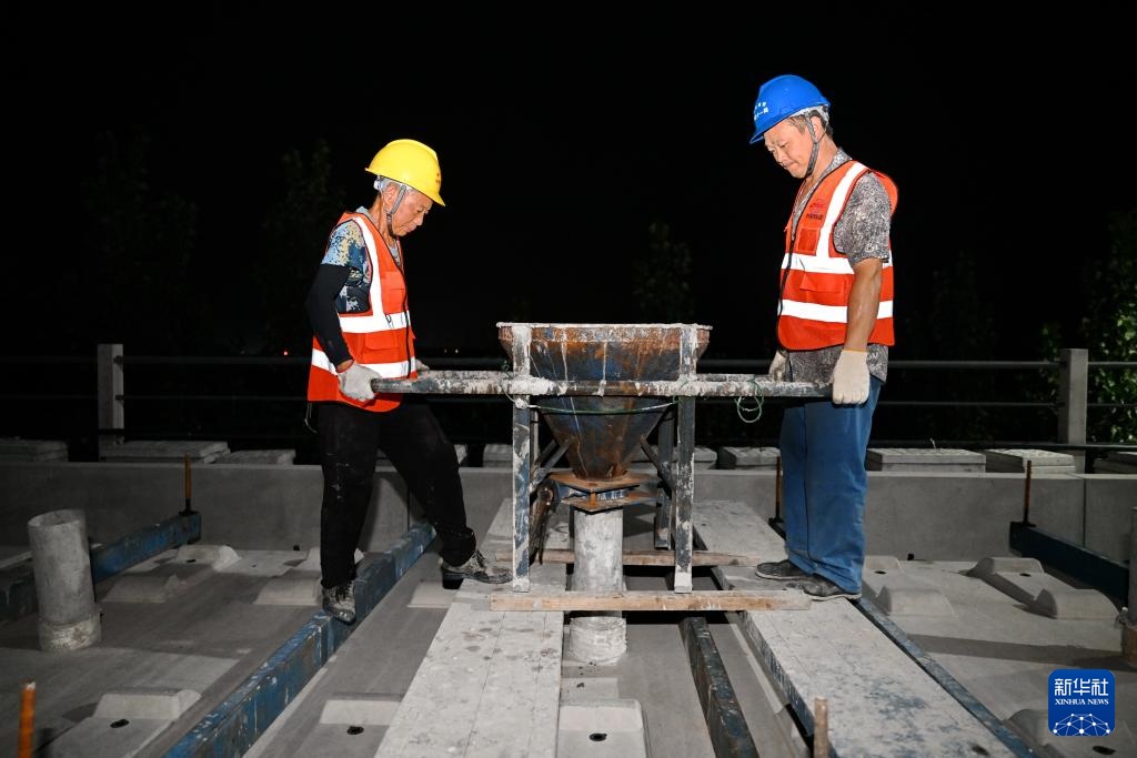 雄商高铁河北段有序推进无砟轨道施工