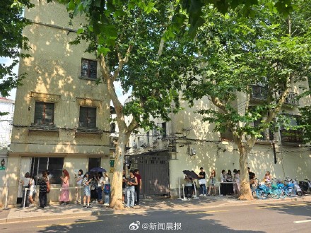 蜜月夫妻37℃打卡上海“罚站咖啡”