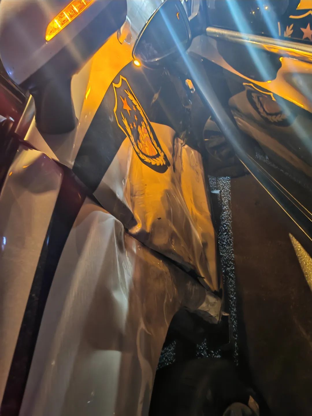 危急时刻，警车一横，救了5条命！