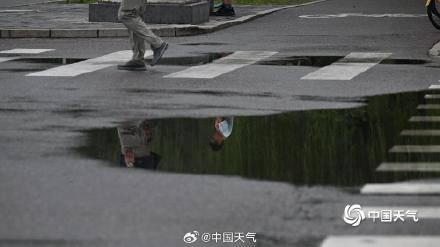 北京雨后积水未消天空阴沉 下午至夜间强降雨再来