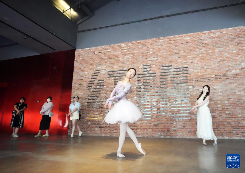 足尖上的沈阳：芭蕾在这座工业重镇舞动