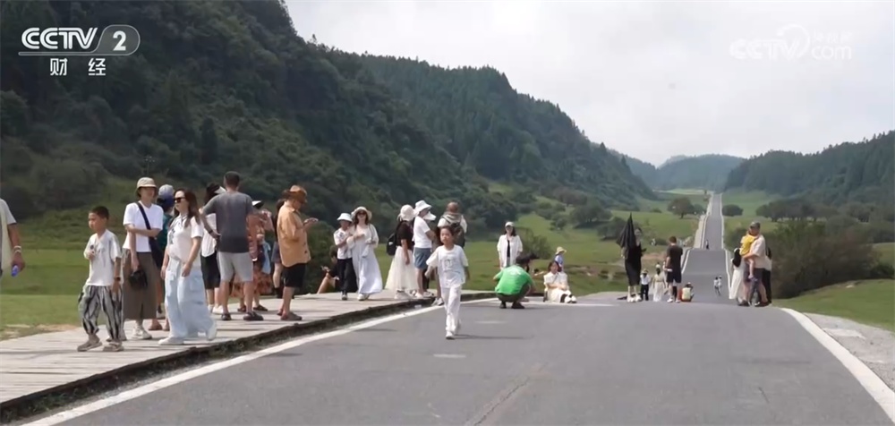 “景区+户外运动”新业态持续升温 “文体旅”融合打造消费新场景 “景区+户外运动”新业态持续升温 “文体旅”融合打造消费新场景