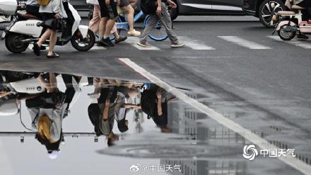 北京雨后积水未消天空阴沉 下午至夜间强降雨再来