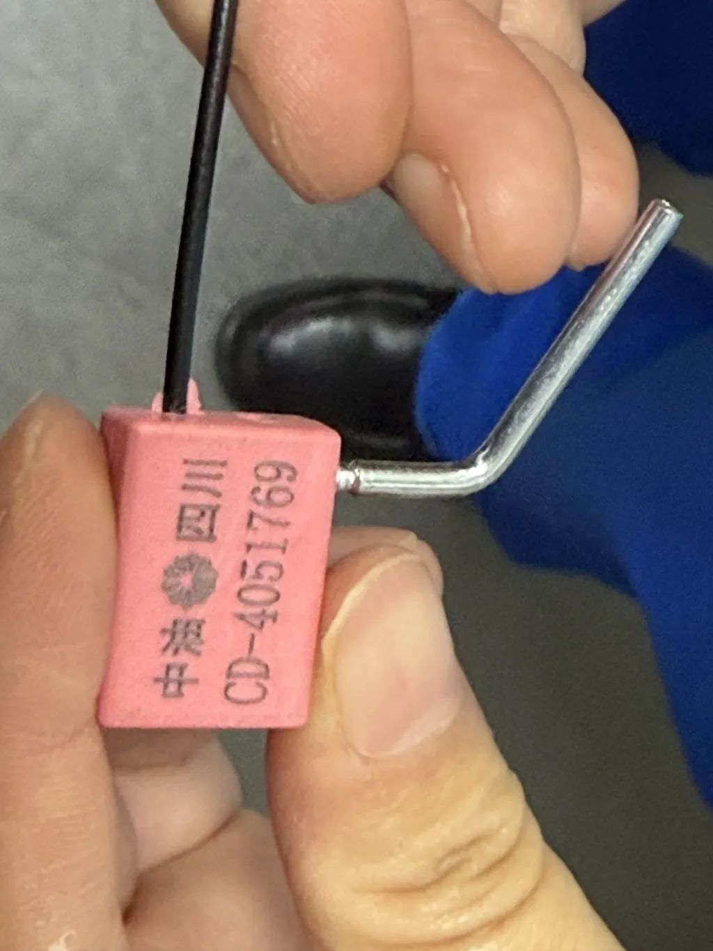 官方通报“50升油箱被加了67.96升油”