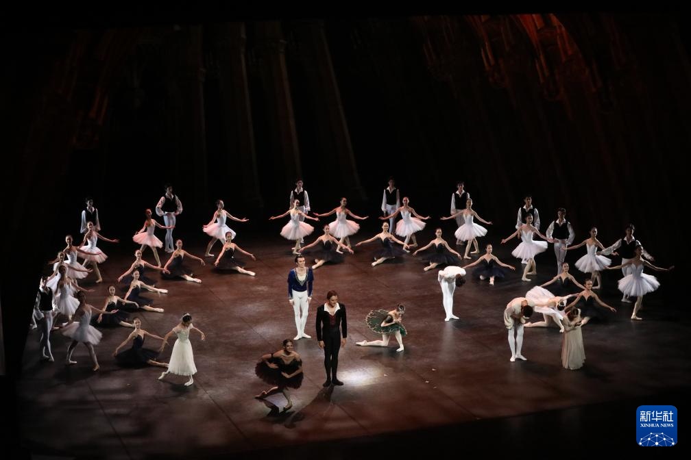足尖上的沈阳：芭蕾在这座工业重镇舞动
