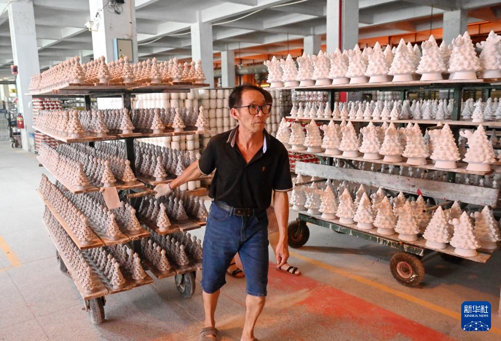 中国白·德化瓷 出口步伐加快