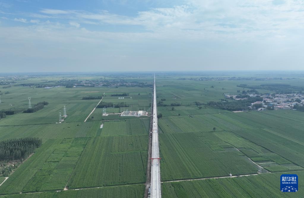 雄商高铁河北段有序推进无砟轨道施工