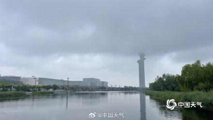 北京雨后积水未消天空阴沉 下午至夜间强降雨再来