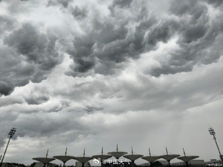 北京的雨又冲着晚高峰来了！局地暴雨伴有雷电