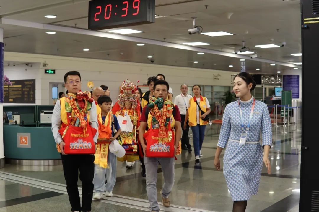 从厦门出发！妈祖乘飞机飞往巴黎