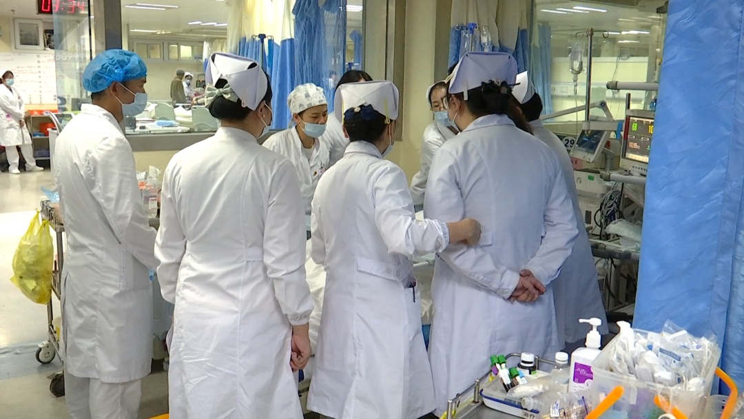 一家9口吃菌中毒,紧急转院至昆明! 一家9口吃菌中毒,紧急转院至昆明!