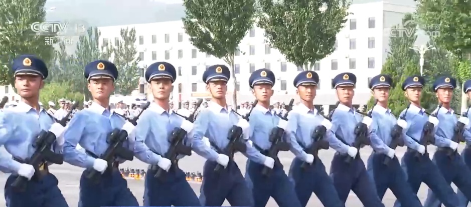 北斗定位、模拟仿真、定制式训练计划……看阅兵训练场里的“科技范儿” 北斗定位、模拟仿真、定制式训练计划……看阅兵训练场里的“科技范儿”