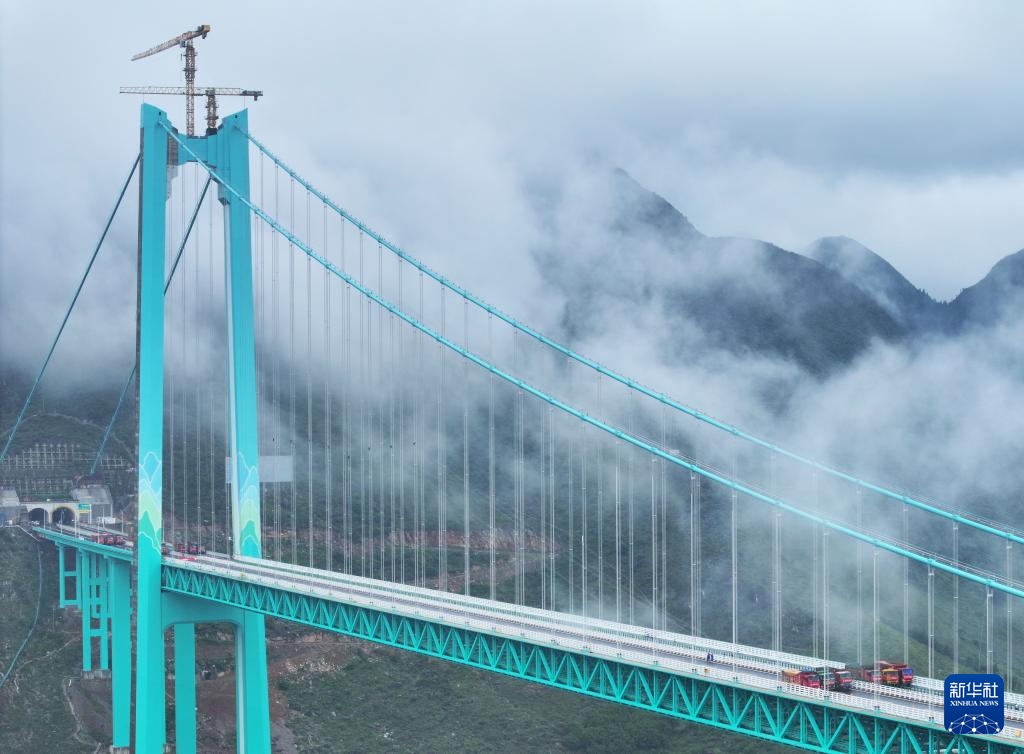 新华全媒＋丨在建世界第一高桥正式启动荷载试验