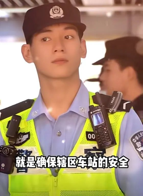 帅到 "刷屏" 的他已来上海！网友坐不住了:在哪执勤?求偶遇...