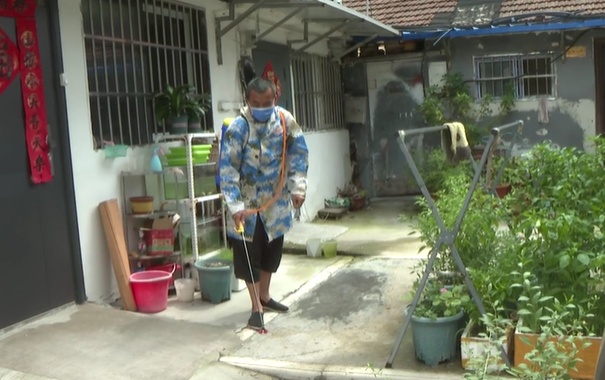 警惕蚊虫传播疾病！小区里这种水千万别用，请直接倒在地上