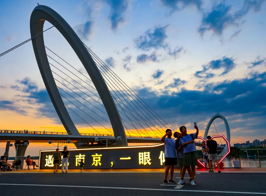 哈哈哈……被南京的大屏笑晕了！