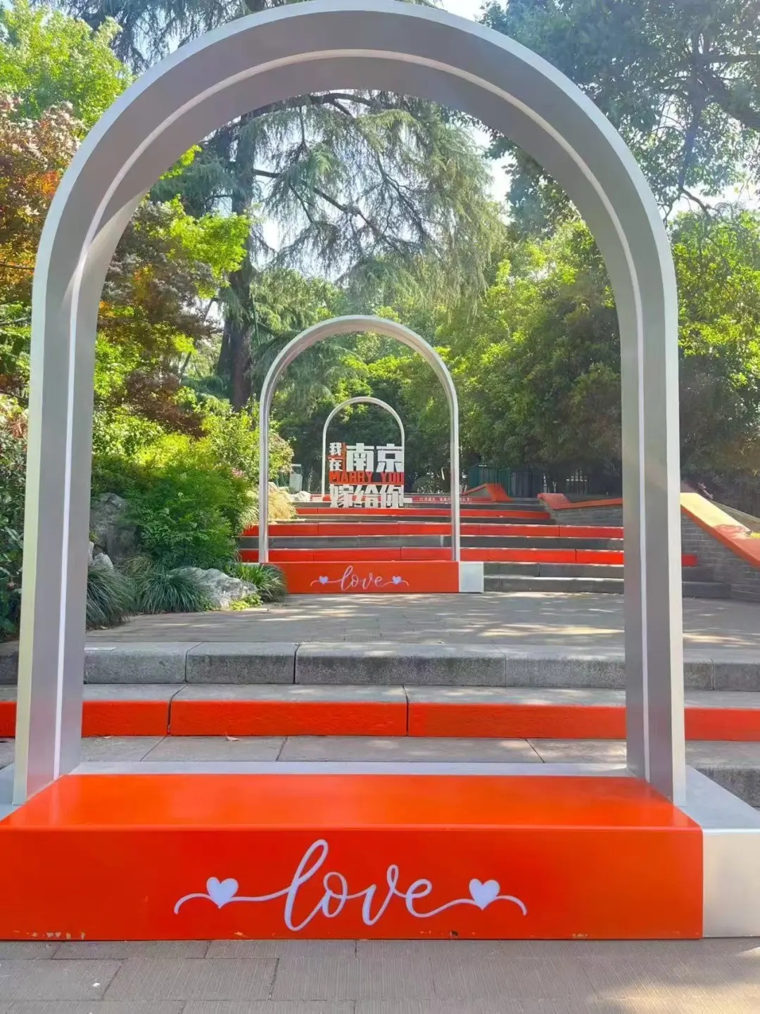 哈哈哈……被南京的大屏笑晕了！