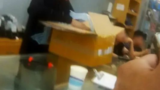 海宁男子买6部苹果手机,民警赶到! 海宁男子买6部苹果手机,民警赶到!