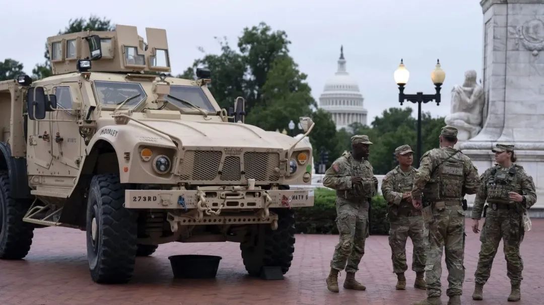 亲自上街巡逻？特朗普“调兵”华盛顿到底有何目的