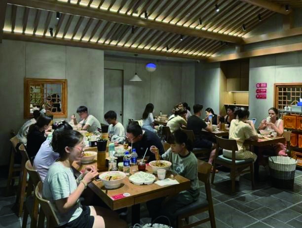 北京胡同小馆走红 餐饮消费“返朴归真”