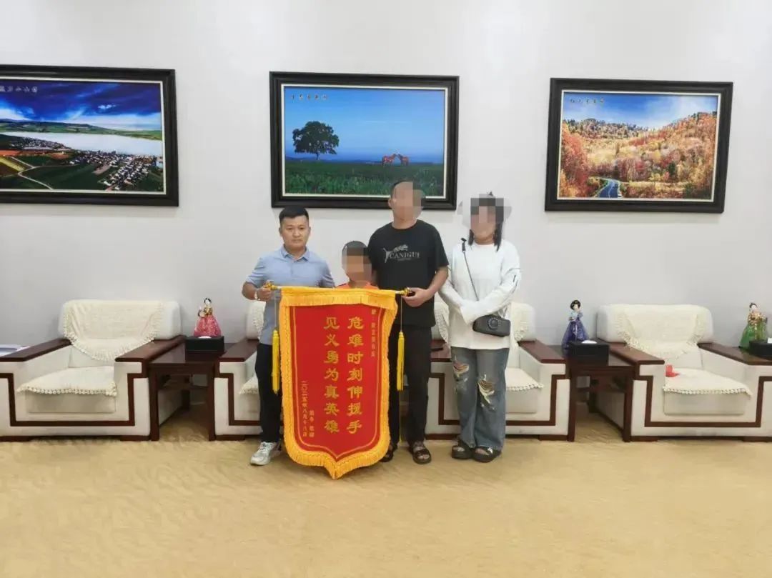 生死时速！3分钟，重庆小伙梁正强救了一条命