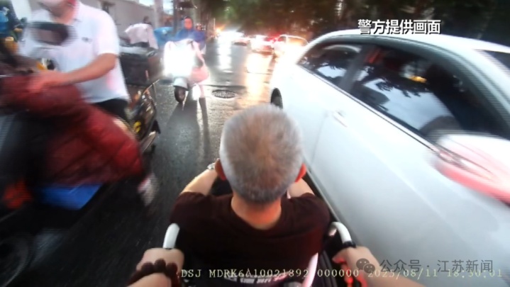 全网表扬！在南京地铁3号线跪地救人的她找到了