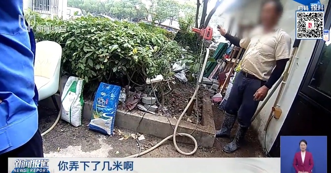 上海有人突发奇想，竟在小区里挖了超20米深的井！城管看呆了