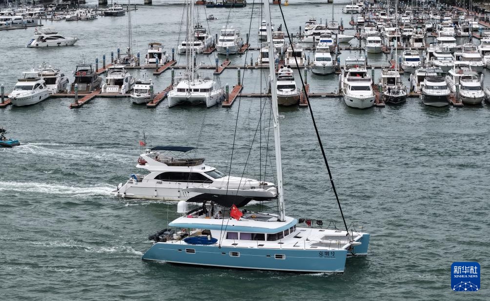 海南三亚：台风“剑鱼”来袭 &nbsp;船只回港避风