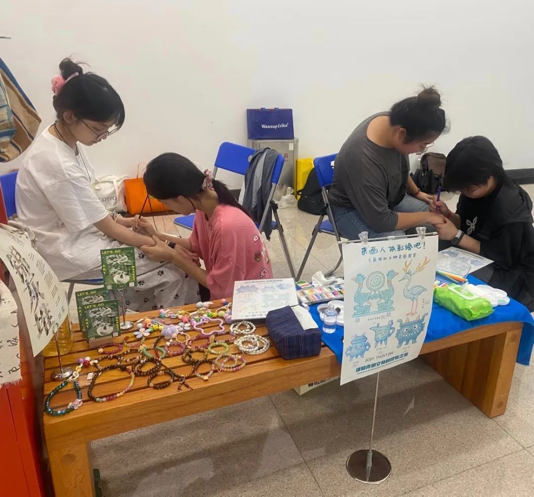 18元的文物手绘，在湖北省博物馆里意外火了