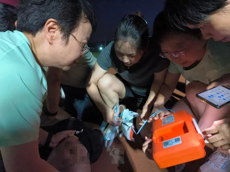 事发台州！一男子夜跑心脏骤停倒地！关键时刻……