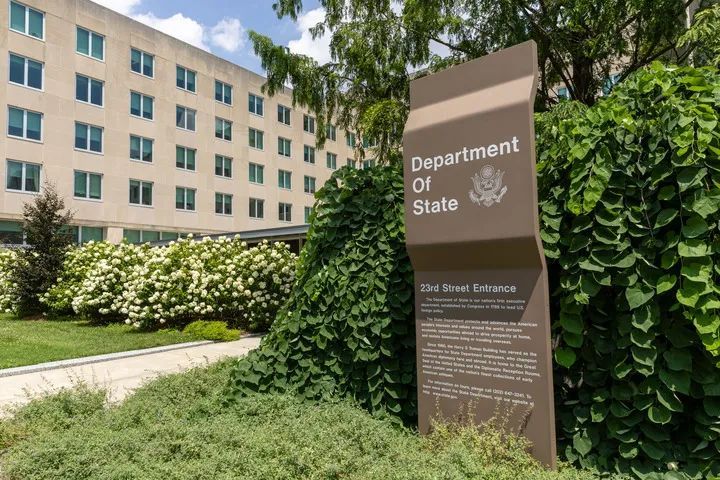 美国，审查所有持签证者