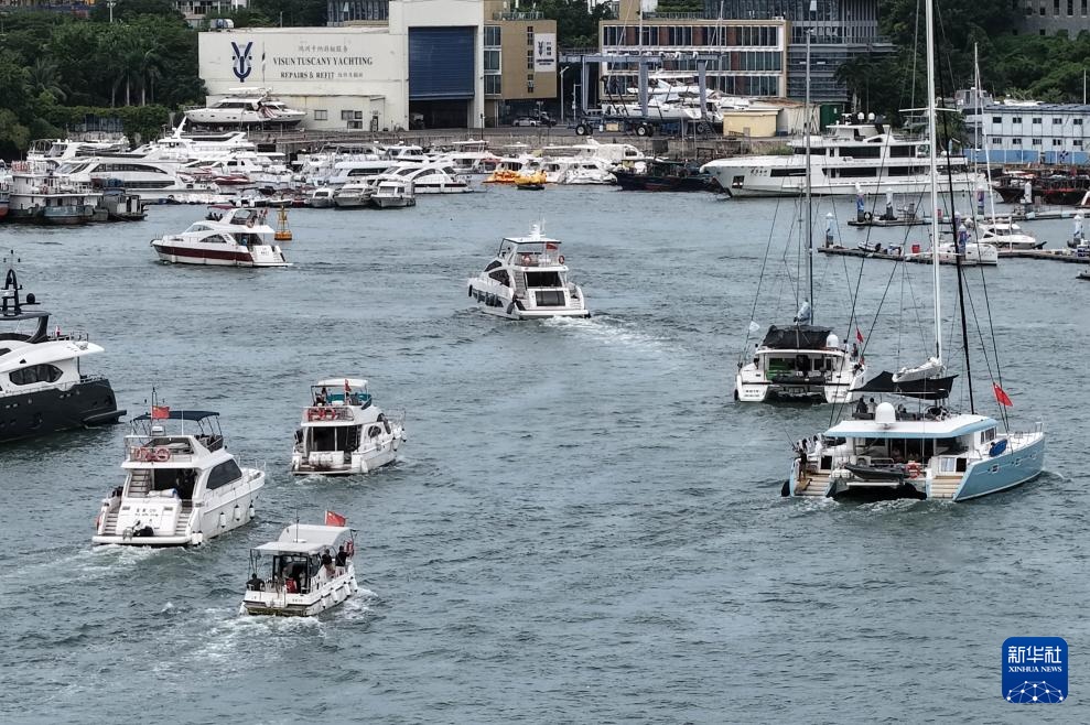海南三亚：台风“剑鱼”来袭 &nbsp;船只回港避风