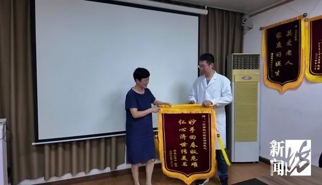 太狠了！上海一老人拿起剪刀，居然把自己身上的…剪掉了！医生也傻眼了…