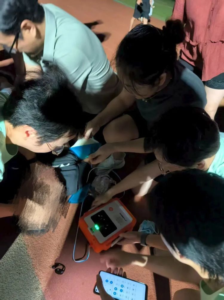 事发台州！一男子夜跑心脏骤停倒地！关键时刻……