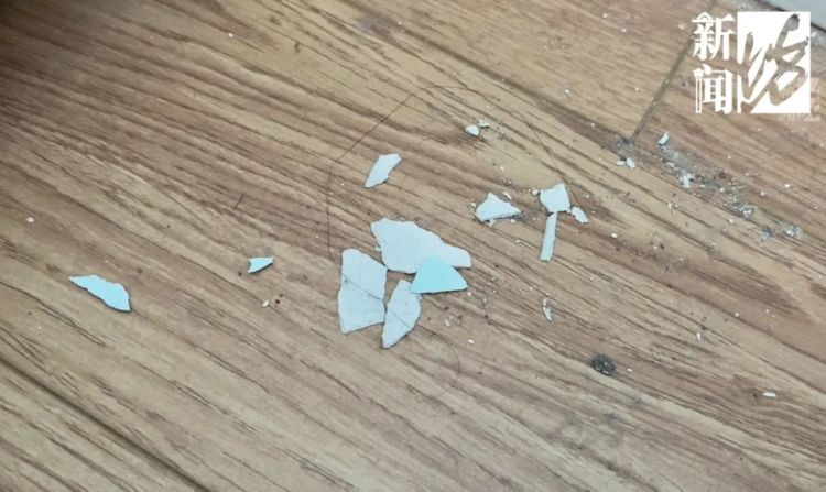 “汗毛竖起来了”！上海女子卧室墙上惊现3个洞，正对着床……“隔壁邻居干的”