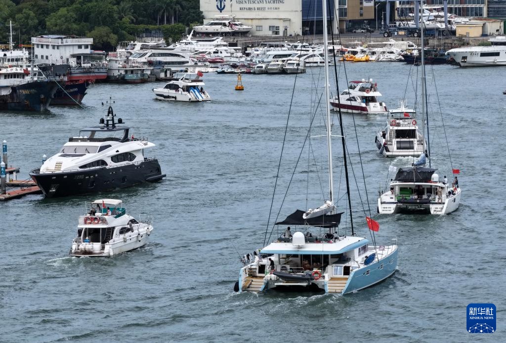 海南三亚：台风“剑鱼”来袭 &nbsp;船只回港避风