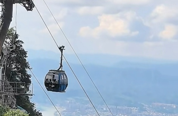 索道突发故障，游客被困空中2小时！知名景区致歉