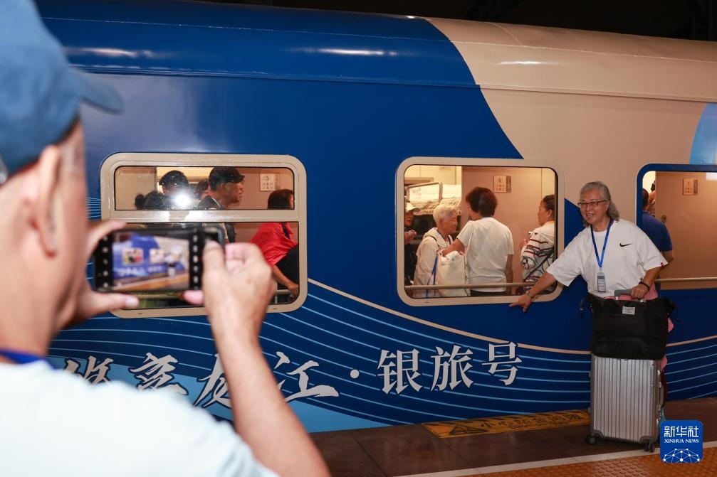 黑龙江开行“悠享龙江·银旅号”适老化旅游专列 黑龙江开行“悠享龙江·银旅号”适老化旅游专列