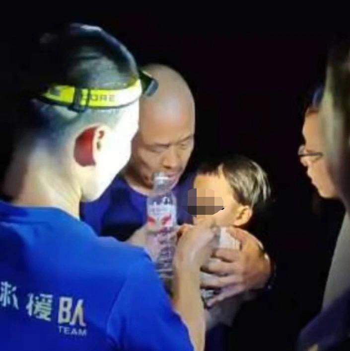 30小时生死救援!邵阳走失的2岁女童找到了 30小时生死救援!邵阳走失的2岁女童找到了