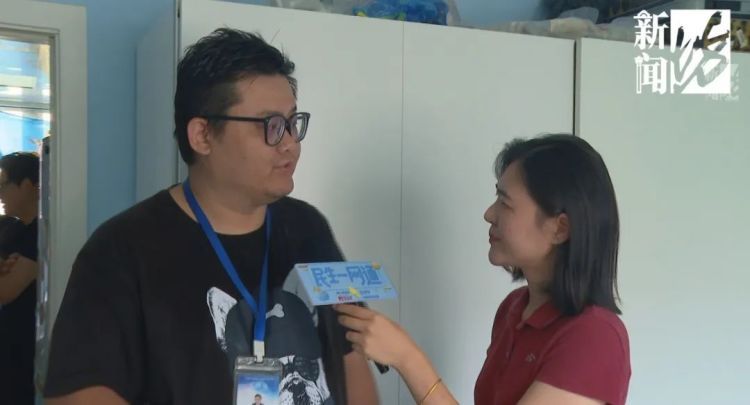 “汗毛竖起来了”！上海女子卧室墙上惊现3个洞，正对着床……“隔壁邻居干的”