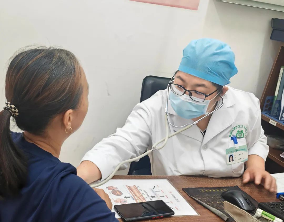 发现“基孔”疫情，这位基层医生立大功