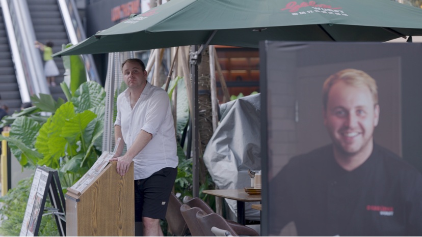 德国老板耍抖音把自己变成餐厅活招牌，网友：“这个老外被重庆腌入味了”