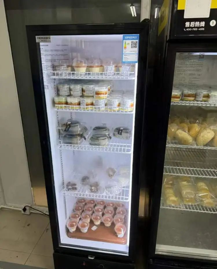 40元拎回两大袋!阿姨爷叔凌晨赶来抢,这家面包厂直售店走红,均价不到5元 40元拎回两大袋!阿姨爷叔凌晨赶来抢,这家面包厂直售店走红,均价不到5元