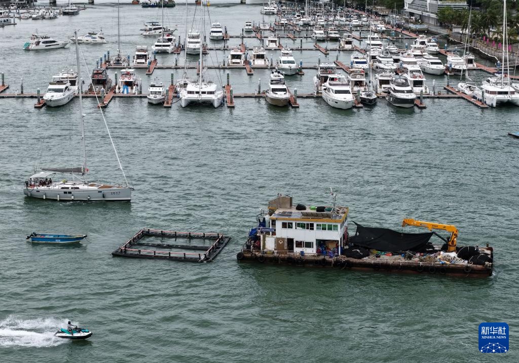 海南三亚：台风“剑鱼”来袭 &nbsp;船只回港避风