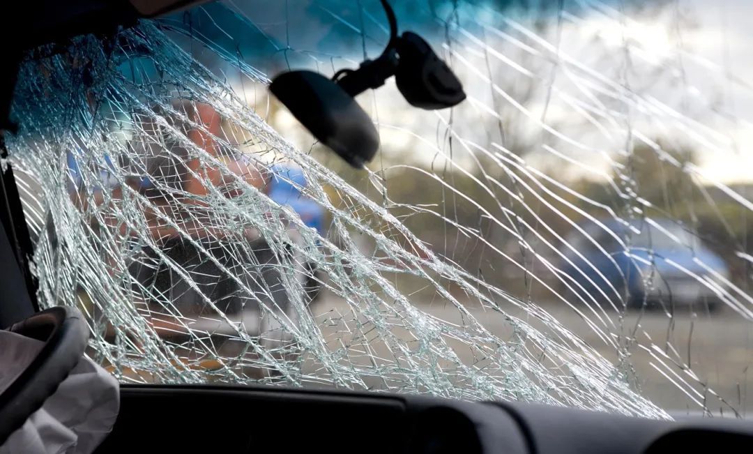 员工提前7分钟下班遇车祸身亡，算工伤吗？这个事实认定很关键